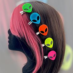 Neon space alien head hair clips come in bright colors some of which are blacklight reactive! Check the photos to see how each looks in the blacklight! We've used alligator clips for easy wear. Weird Hair Accessories, Scene Items, Cute Hair Accessories Clips, Alien Fashion, Alien Outfit, Alien Clothes, Alien Patterns, Funky Shirts, Neon Hair