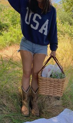 Autumn Cowgirl Outfits, Old Country Outfits Women, Aesthetic Cowboy Boots Outfit, Americana Fashion Aesthetic, Overalls Outfit Country, American Core Aesthetic, Soft Country Aesthetic Outfit, Farm Clothes Aesthetic, Country Outfit Aesthetic