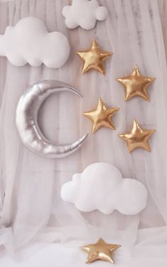 This list is for a golden or silver moon and 3 stars suitable for wall decor. Respectively, if you choose a silver moon - you get 3 gold stars and if you choose a golden moon - you get 3 silver stars. The moon is made of elastic fabric (gold, silver or gold champagne) On the back there is a hook attached to the wall. (You can also choose the suspension to be with Velcro glue.) You can choose between a thinner and a fuller moon. Thinner: 10/3 inch More complete: 10 / 4.5 inches If you want to com Cloud Nursery Decor, Moon Hanging, Hanging Clouds, Cloud Decoration, Clouds Nursery, Nursery Decor Wall, Twinkle Twinkle Baby Shower, Moon Baby Shower, Wall Decor Nursery