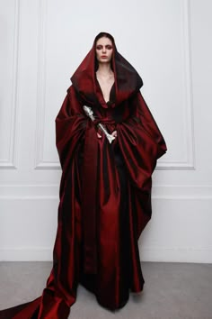 Haute Couture Halloween, Winter Couture Gowns, Haute Couture Fall 2024, Vampire Haute Couture, Red Haute Couture Gowns, Winter Vampire, Philippa Eilhart, Vampire Gown, Red Haute Couture