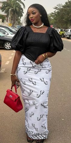 Funeral black and white Kaba and slit style dress. Skirt and blouse dress Lace Dress Classy, White Outfits For Women, Fancy Short Dresses, Modest Dresses Fashion, Traditional African Clothing