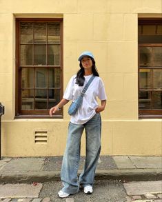 Oversize Tshirt Outfits, Stile Hijab, Jeans Outfit Women, Nashville Outfits, Uni Outfits, Looks Street Style, Tshirt Outfits