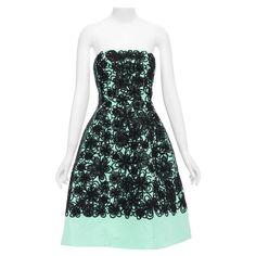 OSCAR DE LA RENTA 2016 Runway teal silk turquoise cocktail black overlay dress US4 S Reference: LACG/A00454 Brand: Oscar de la Renta Designer: Oscar De La Renta Collection: SS 2016 - Runway Material: Silk Color: Green, Black Pattern: Lace Closure: Zip Lining: Black Silk Extra Details: Black lace overlay. Made in: United States CONDITION: Condition: Unworn in mint condition, with tags. Comes with: Style code present (Generic) Designer tags and department store tags. SIZING Designer size: US4 Size Turquoise Cocktail, Black Overlay, 2016 Runway, Zip Lining, Overlay Dress, Lace Overlay, Lace Closure, Black Pattern, Black Silk