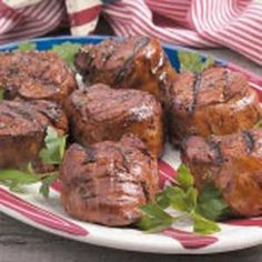 some meat is sitting on a plate with lettuce