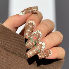 Explore these easy Christmas nail concepts for 2024 highlighting distinct colors such as pink, red, green, and gold. Whether you favor square, almond, oval, or squoval styles, we've curated a selection of gel and acrylic nail inspirations to suit your preference. From neutral and trendy to elegant and festive, these Christmas nails will make you sleigh this season! Festive Christmas nails, winter nails, simple christmas nails, snowy nail art, red nail inspirations, trendy christmas nails. Winter Nails Simple, Trendy Christmas Nails, Nails Ideas Simple, Gel Chrome Nails, Christmas Nails Ideas, Bright Nail Polish, Festive Manicure, Christmas Manicure