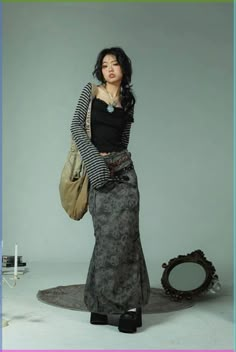 Long Straight Skirt, 2000s Japanese Fashion, Looks Pinterest, Woman Outfit, Mode Crochet, Grunge Look, Neue Outfits, Tokyo Fashion, Swaggy Outfits