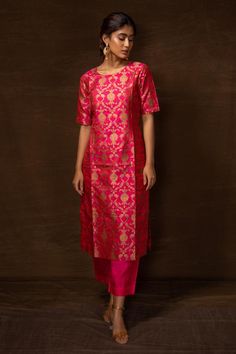 Pink banarasi silk kurta with floral pattern and side pockets. Comes with pant. Components: 2 Type Of Work: Floral Neckline: Round Sleeve Type: Half Fabric: Banarasi silk Color: Pink Other Details:  Side slits on kurta Occasion: Sangeet - Aza Fashions Benaras Silk Kurti Designs, Banarasi Silk Kurti Designs, Silk Kurta Sets For Women, Banarasi Silk Suits Design, Banaras Tops Design, Banaras Dress Designs Latest, Banarasi Salwar Suit, Banarasi Churidar Designs, Benaras Dresses Designs