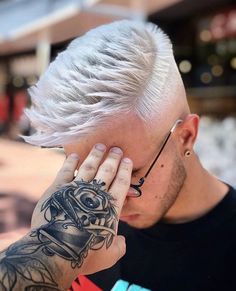 Silver Hair Men, Mens Hairstyles Fade, Beard Products, Beard Shampoo, Men's Hairstyles, A Haircut