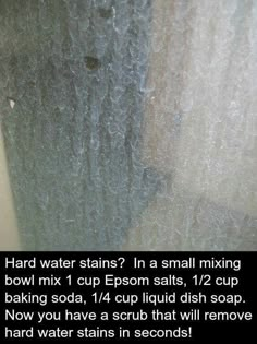 Hard water stains in the glass shower doors. Haven't tried this one yet... 1000 Lifehacks, Hard Water Stain Remover, Hard Water Stains, Diy Cleaners, Cleaning Recipes, Cleaners Homemade, Hard Water