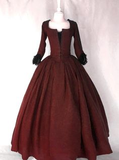 LOUISE, 18th-Century Dress Burgundy Linen - Atelier Serraspina - 18th-century dresses 18th Century Dresses, English Dress, Outlander Costumes, Historical Clothes, Large Skirt, 18th Century Dress, Historical Dress, Century Dress, 18th Century Fashion