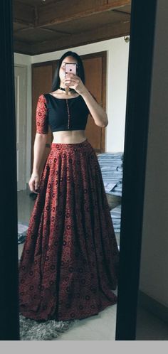 Desi Lehenga Simple, Traditional Blouse And Skirt Designs, Kalamkari Crop Top And Skirt, Kalamkari Tops For Skirts, Black Top And Skirt Outfit Indian, Skirt And Top Ideas Indian, Black Skirt And Top Traditional, Silk Skirt And Top Traditional, Skirt And Top Outfits Traditional