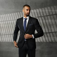 Lost at sea about what to wear? This navy blue necktie is your lifeline. The beauty of a tie in this colour is that apart from serving as a life vest, it'll work wonders pretty much anywhere, whether on land or at sea. That includes both formal and casual attire. Black Suit Purple Tie Wedding, Black Suit Purple Tie, Solangelo Wedding, Groomsmen Attire Purple, Black And Purple Suit, Groomsmen Purple, Groomsmen Attire Black, Purple Groomsmen, Black Groomsmen Suits