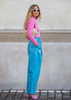 Pop Of Color Street Style, Bright Summer Fashion, Hot Pink Fashion Outfits, Colorful Sneakers Outfit Street Style, Colourful Copenhagen Style, Pink And Blue Outfits For Women, Blue Pink Outfit, Blue Fashion Outfits, Copenhagen Street Style Summer