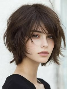 Discover the Timeless Appeal of Layered Bob Hairstyles Short Relaxed Hairstyles, Angled Bobs, Bob Haircut For Round Face, Short Shaggy Haircuts, Classic Hair, Shaggy Haircuts, Layered Bob Hairstyles, Pinterest Hair