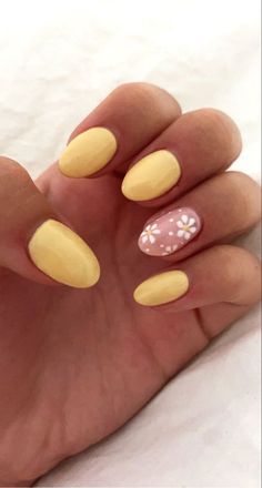 Acrylic Nails Yellow, Nails Yellow, Daisy Nails, Simple Gel Nails, Shellac Nails, Pastel Nails, Dipped Nails