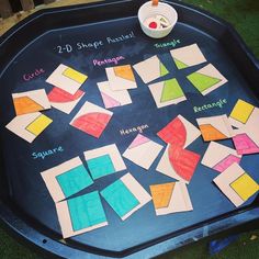 the paper squares are laid out on top of the black tray and ready to be colored