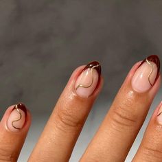 Samantha 🌹 on Instagram: "🤎✨" Fine Line French Nails, Gel Nails Easy Designs, Simple Gold Nail Art, Simple Fall French Nails, Simple Classy Fall Nails, Fall Nails Short Design, Easy Nails To Do On Yourself, Sade Nails Aesthetic, Fall Nails Inspo 2024 Almond