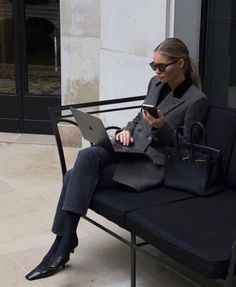 Psychologist Career Aesthetic, Pantsuit Outfit Aesthetic, Nyc Business Woman, Work Trip Aesthetic, Business Trip Aesthetic, Billionare Woman Aesthetic, Economics Major Aesthetic, Working Women Aesthetic, Female Boss Outfit