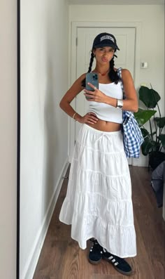 White Maxi Skirt Outfit, Looks Country, Long Skirt Outfits, White Maxi Skirts