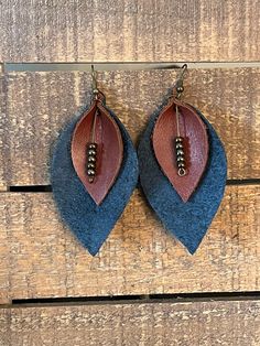 Leather Earrings Tutorial, Leather Jewellery Diy, Black Leather Earrings, Genuine Leather Earrings, Homemade Leather Earrings, Beaded Leather Earrings, Handmade Leather Jewelry Diy, Handmade Leather Earrings