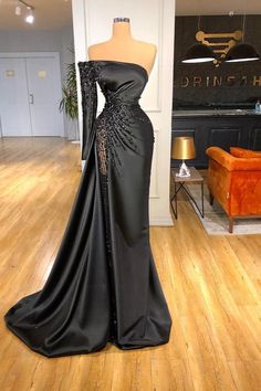 Black Elie Saab Gown, Met Gala Dresses Ideas Black, Black Met Gala Dress, Fustana Elegant, Met Gala Dresses Ideas, Modest Evening Gowns, Modest Evening Dress, Stile Hijab, One Shoulder Prom Dress