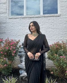 Black Saree Designs, Saree Indian Wedding, Black Blouse Designs, Saree Heavy, Indian Wedding Saree, Saree Black, Saree Party Wear, Sarees For Girls, Simple Saree Designs