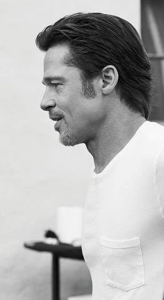 Brad Pitt Long Hair, Brad Pitt Hair, William Bradley Pitt, Bradley Pitt, Mens Haircuts Medium, Brad And Angelina, Gents Hair Style