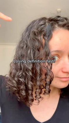 ⭐️Check out my highlights for more tips! Okay, maybe this is a bit dramatic 😂 but sometimes even some subtle changes to your routine can … | Instagram Curly Hair Techniques, Coconut Oil Hair Growth, Hair Tricks, Hair Diy, Bob Hairstyles For Fine Hair, Oil Hair, Coconut Oil Hair