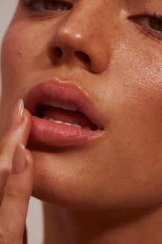 Natural Plump Lips Aesthetic, Clear Skin Aesthetic Ideas, Hydrated Lips Aesthetic, Ugc Lip Gloss, Smooth Skin Remedies, Glossier Ultra Lip Portrait, Lip Gloss Editorial, Clean Skin Face, Lemon Face Mask