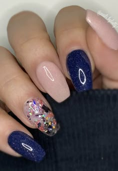 January 2025 Nails, Body Cosmetics, Hoco Inspo, Fun Manicure, Reflective Nails, Nail Glam, Acrylic Overlay, Glitter Nails Acrylic, Sunflower Nails