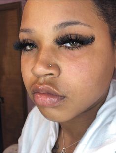 Individual Lashes Styles, Fluffy Lash Extensions, 2022 Makeup, Flawless Face Makeup, Fluffy Lashes, Face Beat Makeup, Brown Girls Makeup