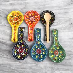 Unique Ceramic Spoon Rest with floral patterns We're all cooking more for ourselves these days. Do you struggle on a daily basis with life's big question? Where do i put this dirty spoon? That's where the handy sweet spoon rest comes in to the rescue. A messy spoon can find its way all over your countertop, or falling off the tops of pots, unless you have a designated spot for it. Maybe it's time to try a spoon rest. Dimensions: Length 24 cm | 9 1/2" inches Width 11-12 cm | 4 1/2" inches (widest Spoon Rest Designs, Utensil Holder Ideas, Spoon Rest Pottery, Kitchen Pottery, Pottery Spoon, Pottery Spoon Rest, Color Ceramic, Ceramic Spoon Rest, Spoon Rests