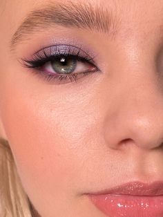 Purple Hoco Makeup Looks, Soft Lavender Eye Makeup, Minimal Color Eyeshadow, Make Up Looks For Lavender Dress, Wedding Makeup Purple Eyeshadow, Formal Purple Makeup, Makeup Ideas For Lilac Dress, Lilac Prom Dress Makeup, Makeup To Go With Lavender Dress