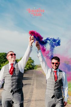 Smoke cannon wedding photos Prenup Photoshoot Ideas, Fun Wedding Ideas, Prenup Ideas, Colourful Wedding, American Games