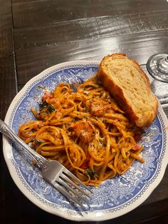 dinner, garlic shrimp pasta with bread and wine Garlic Bread And Pasta, Pasta And Garlic Bread, Creamy Garlic Shrimp Pasta, Pasta And Bread, Creamy Garlic Shrimp, Pasta For Dinner, Bread And Wine, Yummy Pasta