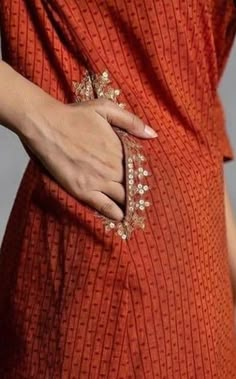 Pocket Hand Embroidery Design, Kurta Pocket Designs Women, Kurti Pocket Design, Pocket Embroidery Kurti, Dresses Casual Modest, Dori Embroidery, Pocket Designs, Pocket Embroidery