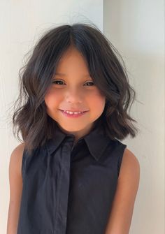 Hair Cuts For Little Kids, Kids Lob Haircut, Girls Haircuts Medium Length, Medium Length Kids Haircut, Haircuts For 5 Year Girl, Short Haircuts For Kids Girls Ideas, Kids Short Haircuts Girl Hair, Shoulder Length Hair For Girls Little