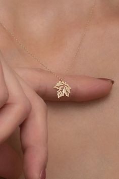 Simple Necklace Pendant, Fine Earrings Jewelry, Maple Leaf Bracelet, Cute Small Necklaces, Small Pendant Necklace Gold, Simplistic Jewelry Aesthetic, Women Necklace Gold, 14k Gold Clavicle Chain Jewelry Gift, 14k Gold Filled Clavicle Chain Jewelry Gift