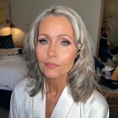 Wedding Makeup Older Bride, Wedding Makeup For Women Over 50, Makeup Looks For 50 Year Old Women, Mother Of The Bride Makeup Over 50, Makeup For 50 Year Old, Make Up Yeux, Bride Makeup Natural