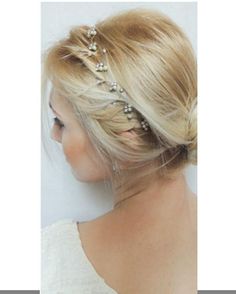 Add a perfect finishing touch to your bridal look with this elegant hair jewelry. ... i n f o  +  d e t a i l s ...   39 cm long    Available in gold or silver plating   Loop at bottom to which you can attach ribbon or bobby pins as desired   Soft Metal wire for easy manipulation for comfort and placement................................................ p l e a s e . n o t e ...As our items are handmade, there may be slight variances in sizing and fabrication between items and example images show Simple Wedding Hair, Gold Hairpiece, Bride Hairpiece, Bride Hair Vine, Gold Hair Piece, Bride Hair Pins, Bridesmaid Hair Pieces, Wedding Hair Vine, Crystal Hair Vine