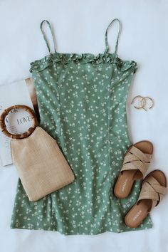 Dress Essentials, Look Grunge, Boho Styl, Cute Spring Outfits, Flower Green, Green Floral Print, Print Flower, Green Mini Dress, Mini Robes