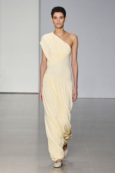 Dreamy Gowns, Color Trends Fashion, Pastel Fashion, Butter Yellow, Copenhagen Fashion Week, Runway Trends, Feminine Dress, Feminine Outfit, Yellow Fashion