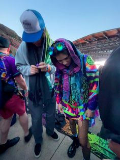 Winter Rave Outfits Cold, Rave Photoshoot, Rave Lifestyle, Dubstep Outfits, Edc Orlando Outfits, Rave Culture Fashion, Rave Totems, Rave Photos, Winter Rave Outfits