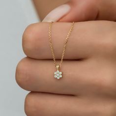 Gold Earrings Pendant Set, Flower Diamond Necklace, Diamond Flower Necklace, Diamond Necklace Gift, Cute Promise Rings, Small Earrings Gold, Jewelry Product Shots, Diamond Flower Pendant, Flower Necklaces