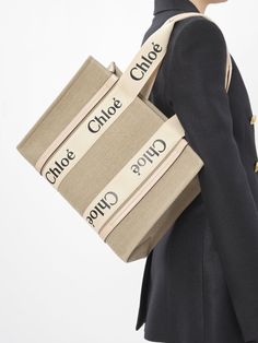 Chloé Medium Woody Tote Bag | Chloé US Chloe Tote Bag, Chloé Bag, Chloe Tote, Chloe Logo, Dream Bags, Tote Outfit, Sustainable Leather, Swag Bag, Bag Collection