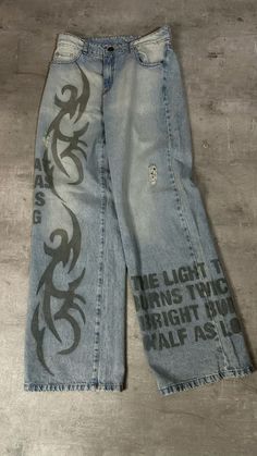 Painting Jeans Y2k, Painted Jeans Y2k, Pants Design Ideas, Painting Pants Diy, Jeans Customization, Custom Pants Ideas, Paint On Clothes, Graffiti Pants, Customized Pants