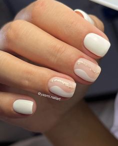 Neutral Color Nail Art, Short Shellac Nail Designs, Short Dip Powder Nails With Design, Ideas For Natural Nails, Nail Initial, Nail Polish Design Ideas, Simple Spring Nail Ideas, Nails And Makeup, Nail Polish Design