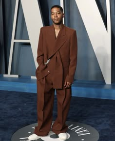 Cocktail Dress Code, Fashion Archive, Belle Silhouette, Kid Cudi, Brown Suits, Vanity Fair Oscar Party, Cocktail Attire, The Oscars, Red Carpet Looks