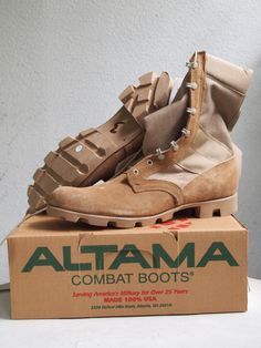 Altama US Desert boots US 14XN ca.EU 47 small,schmal jetzt auf http://www.army-store24.de Vintage Combat Boots, Altama Boots, Mens Outdoor Fashion, Jungle Boots, Black Outfit Men, Peacoats, Desert Boot