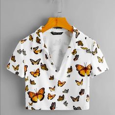 Butterfly Print T-Shirt/Crop Top Material- 91% Polyester, 9% Elastane Female Shirt Designs, Crop Top Outfits Summer, Blusas Crop Top, Printed Tee Women, T Shirt Crop Top, Fashion Top Outfits, Crop Top Outfits, Ladies Tee Shirts, Crop Top Shirts